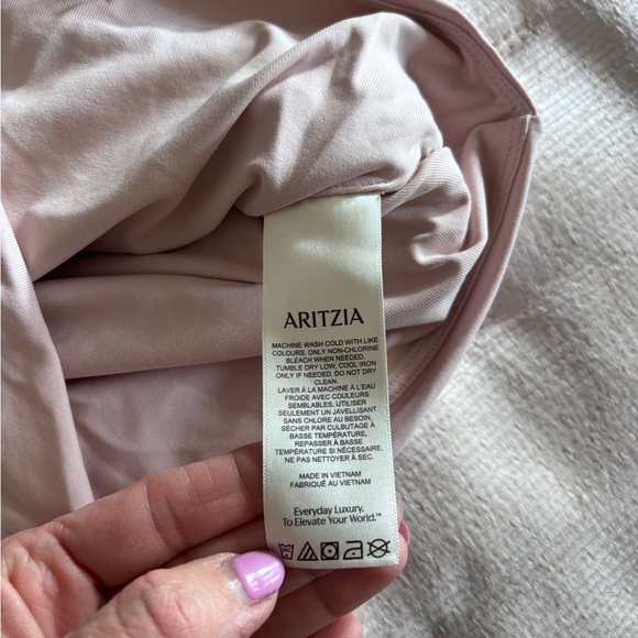 NWT Aritzia Original Contour Flourish Top Light Rose Pink Size Small - Picture 7 of 9